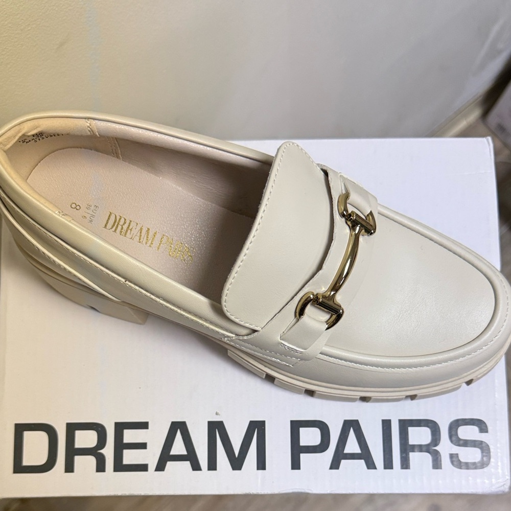 NWT Dream Pairs Chunky Heel Loafers Cream Ivory Gold Chain - Women’s Size 8 - Picture 2 of 6